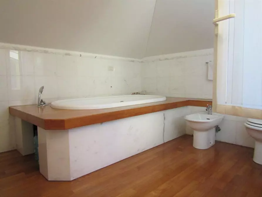 Immagine 69 di Appartamento in vendita  a Carrara