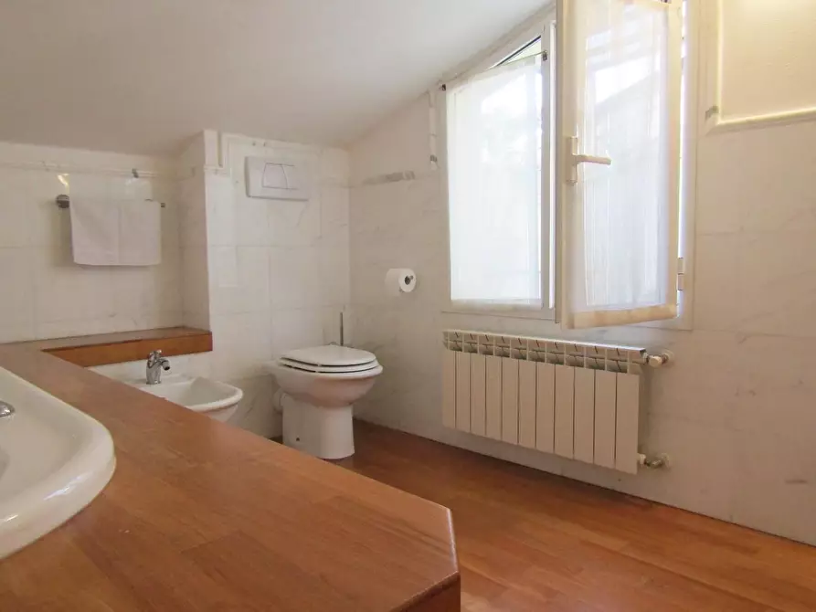 Immagine 70 di Appartamento in vendita  a Carrara