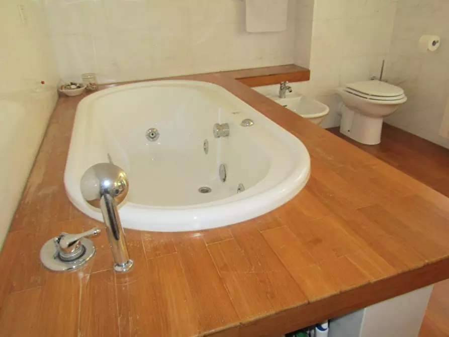 Immagine 71 di Appartamento in vendita  a Carrara