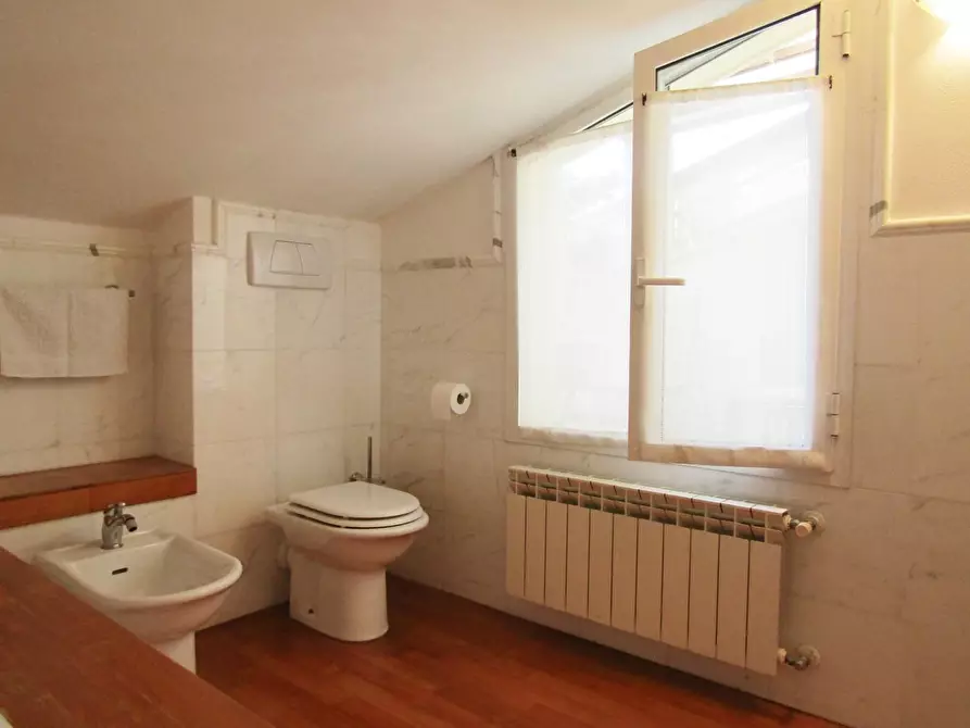 Immagine 73 di Appartamento in vendita  a Carrara