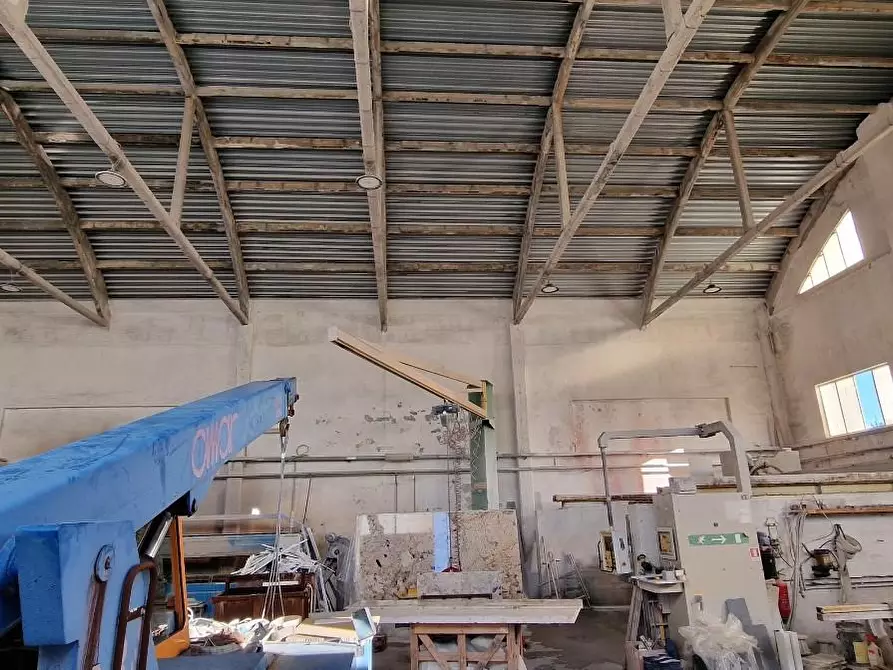 Immagine 9 di Capannone industriale in vendita  a Carrara