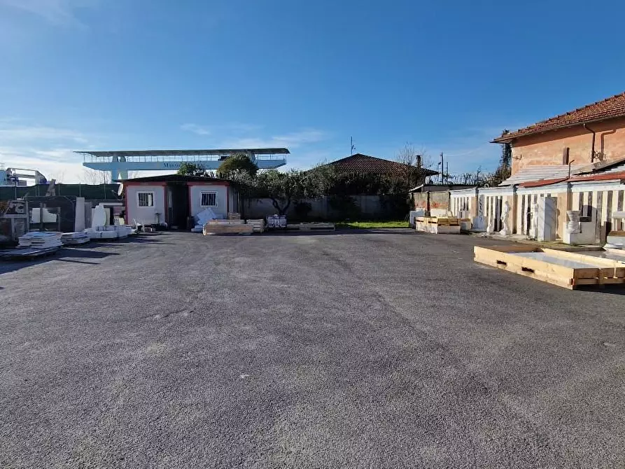 Immagine 3 di Capannone industriale in vendita  a Carrara
