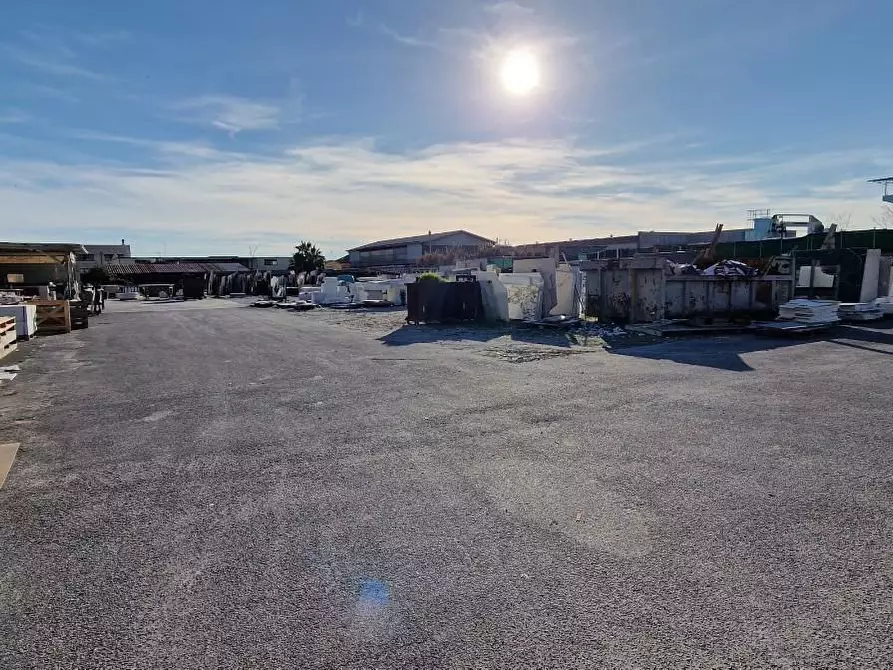 Immagine 14 di Capannone industriale in vendita  a Carrara