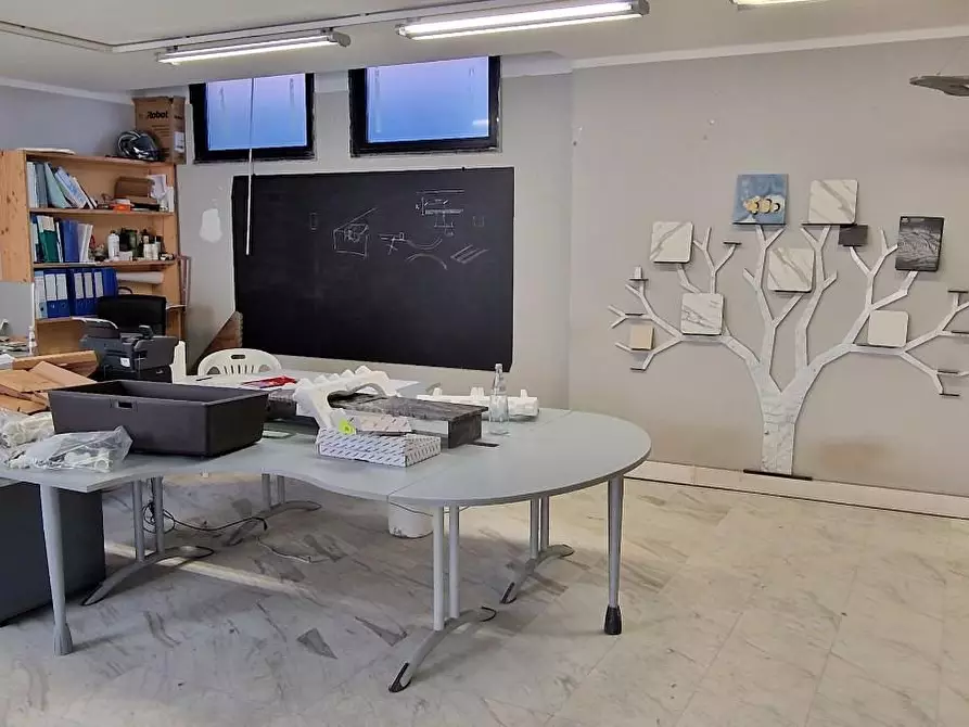 Immagine 12 di Capannone industriale in vendita  a Carrara