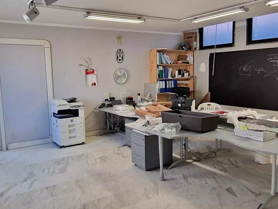 Immagine 13 di Capannone industriale in vendita  a Carrara