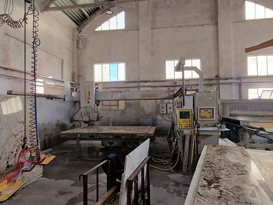 Immagine 7 di Capannone industriale in vendita  a Carrara