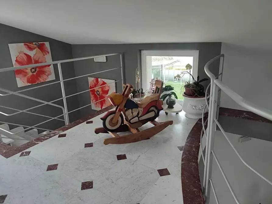 Immagine 30 di Villa in vendita  a Carrara