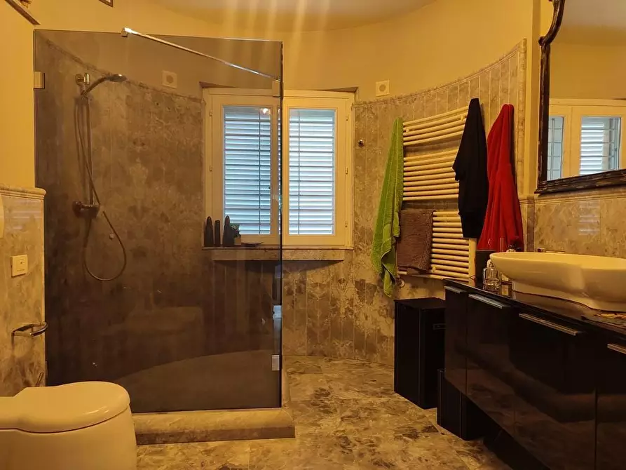 Immagine 13 di Villa in vendita  a Carrara