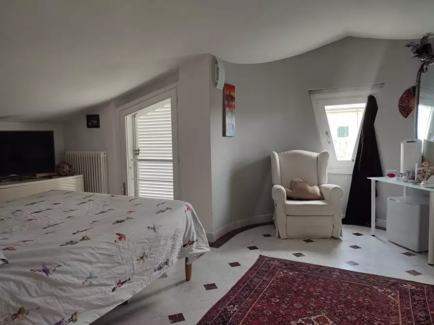 Immagine 21 di Villa in vendita  a Carrara