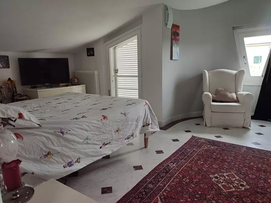 Immagine 22 di Villa in vendita  a Carrara