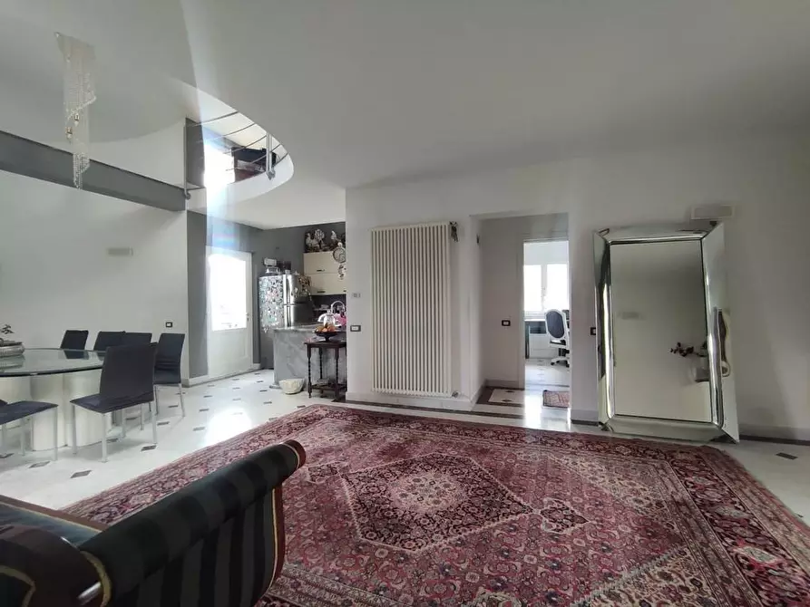 Immagine 16 di Villa in vendita  a Carrara