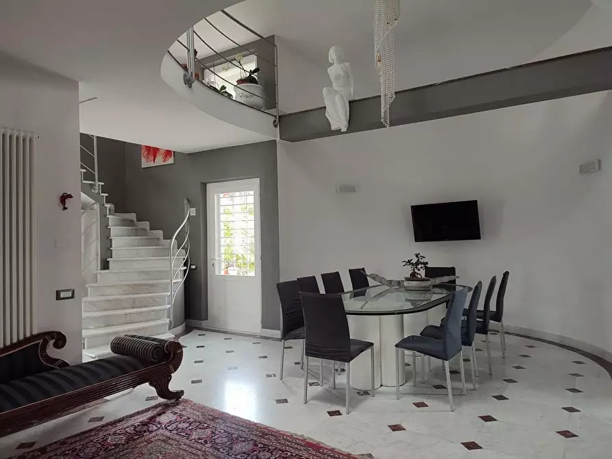 Immagine 5 di Villa in vendita  a Carrara