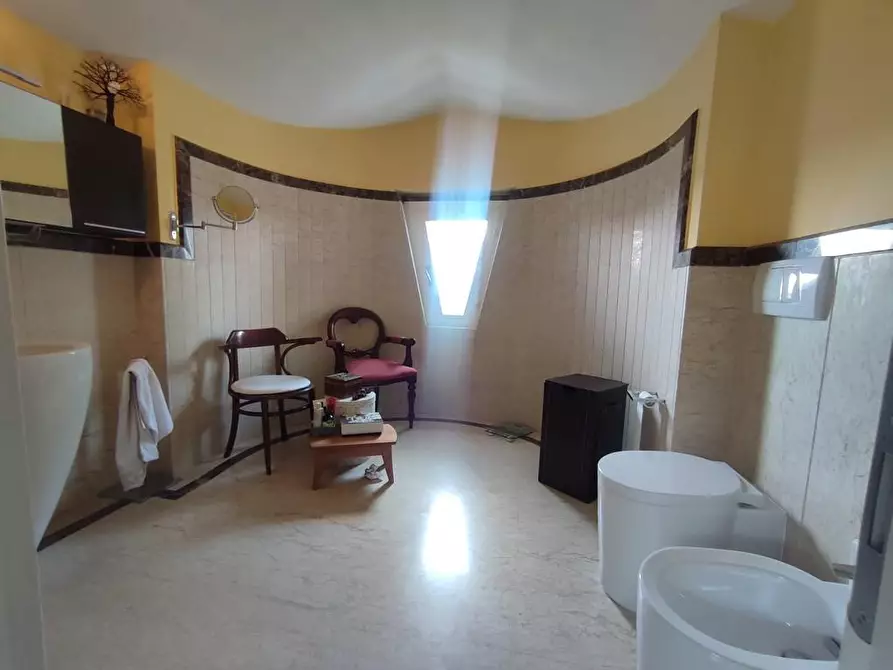 Immagine 27 di Villa in vendita  a Carrara