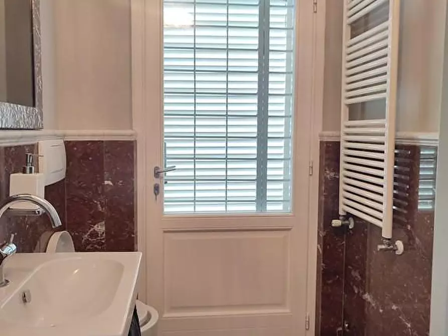 Immagine 7 di Villa in vendita  a Carrara