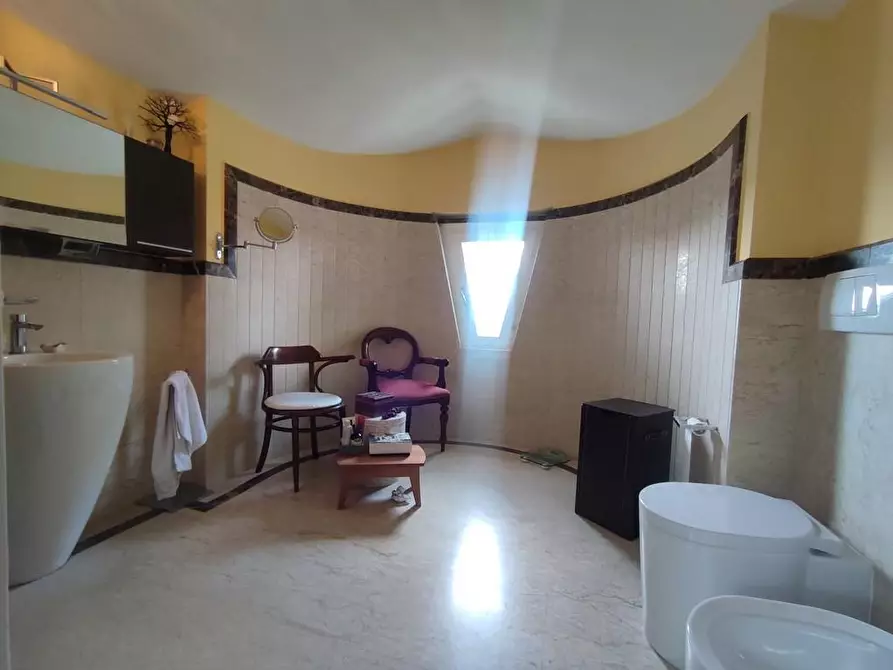 Immagine 28 di Villa in vendita  a Carrara