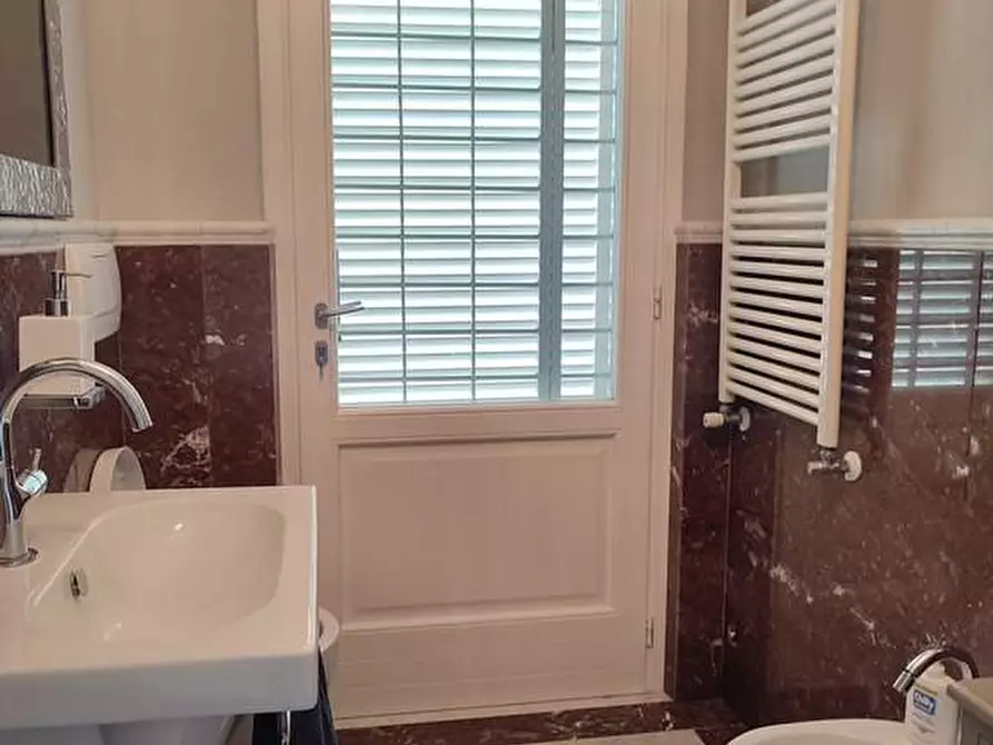 Immagine 6 di Villa in vendita  a Carrara