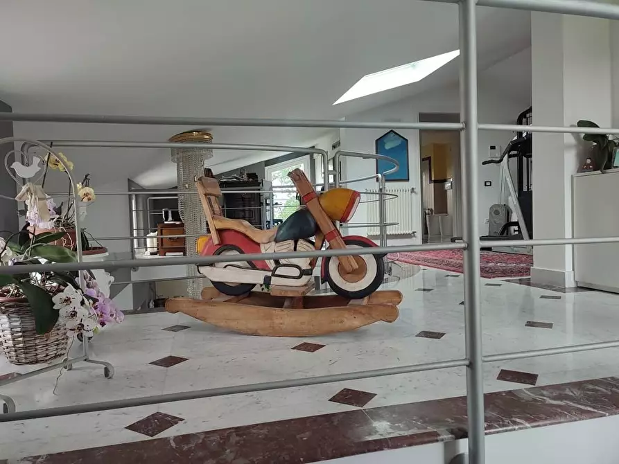 Immagine 20 di Villa in vendita  a Carrara