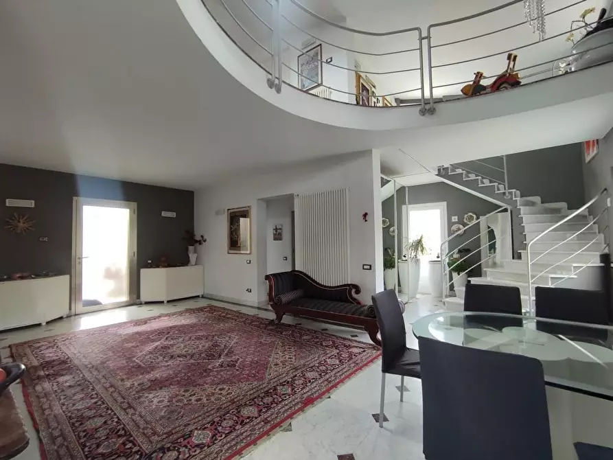 Immagine 4 di Villa in vendita  a Carrara