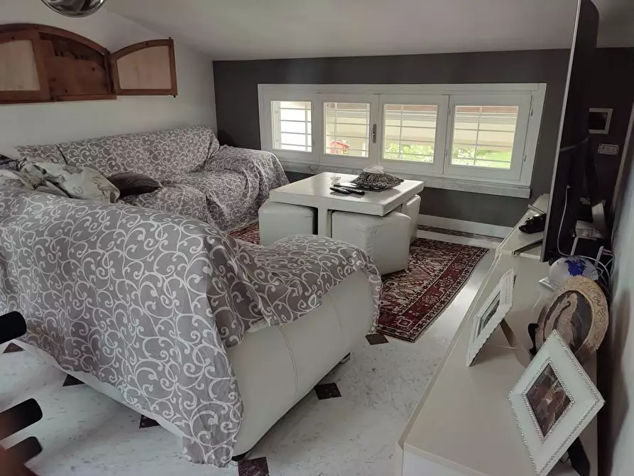 Immagine 26 di Villa in vendita  a Carrara