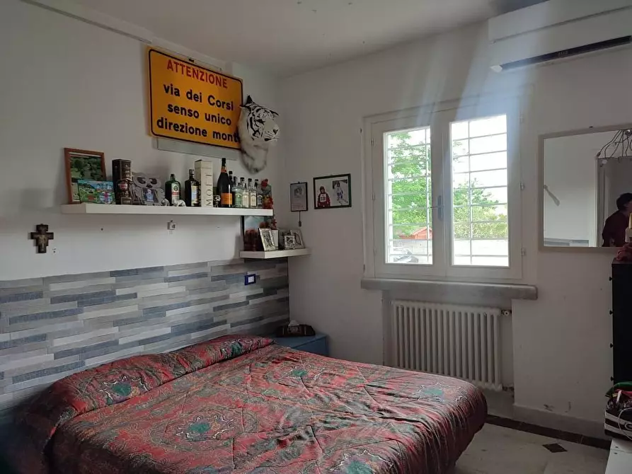 Immagine 10 di Villa in vendita  a Carrara