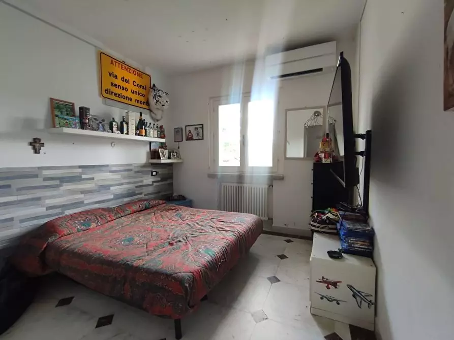 Immagine 11 di Villa in vendita  a Carrara