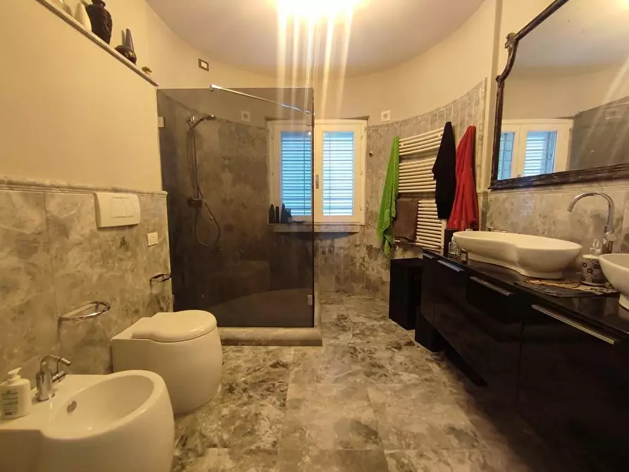 Immagine 15 di Villa in vendita  a Carrara