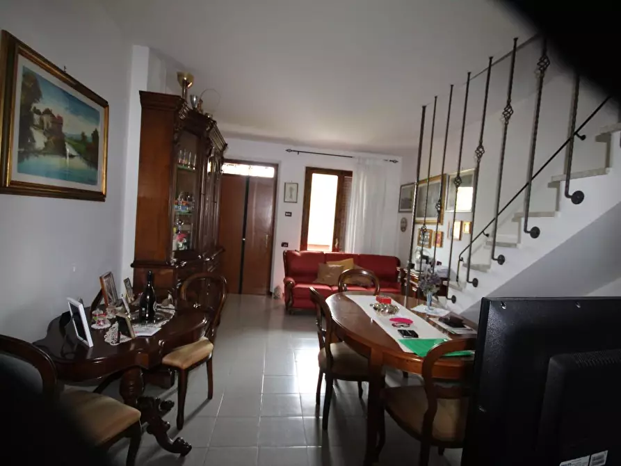 Immagine 2 di Appartamento in vendita  a Siena