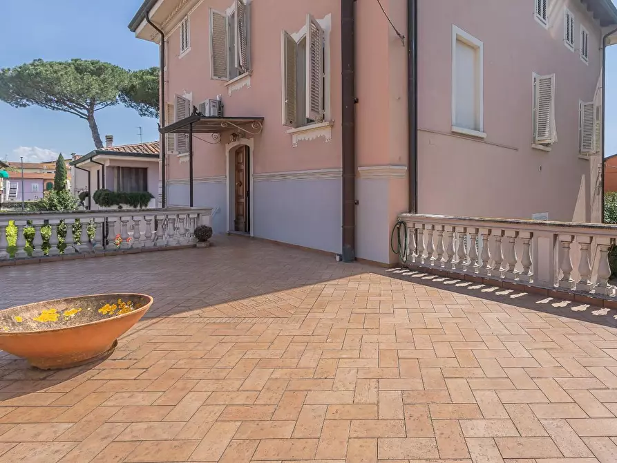 Immagine 3 di Villa in vendita  a Santa Croce Sull'arno