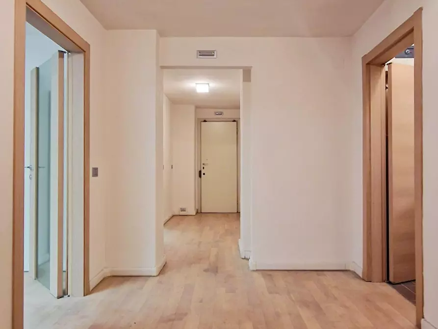 Immagine 12 di Ufficio in vendita  a Pisa