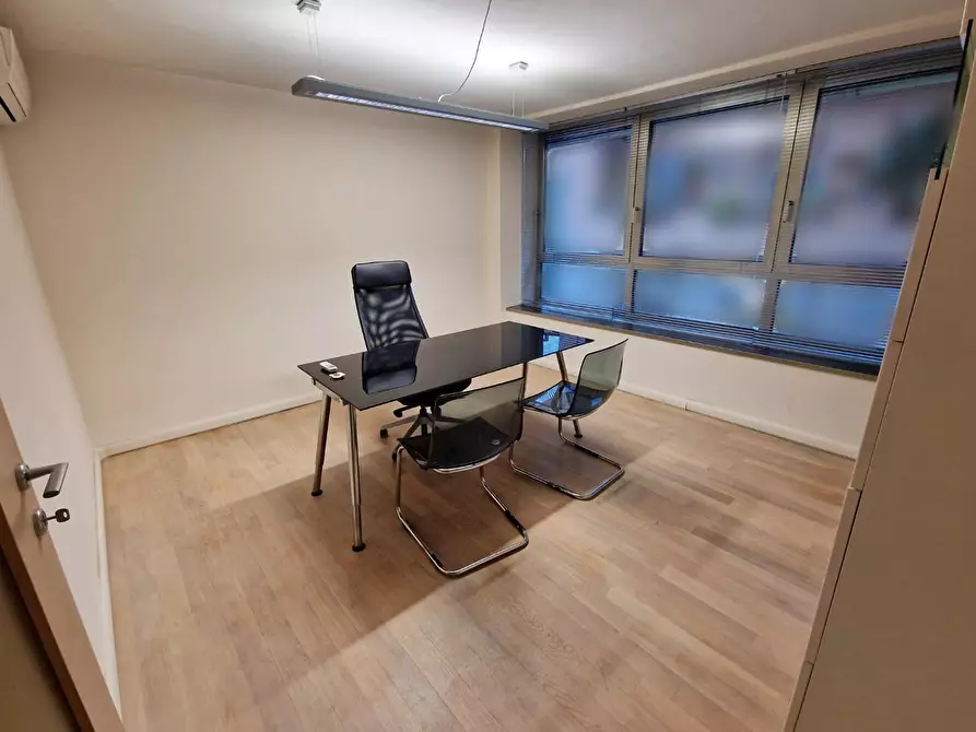 Immagine 8 di Ufficio in vendita  a Pisa