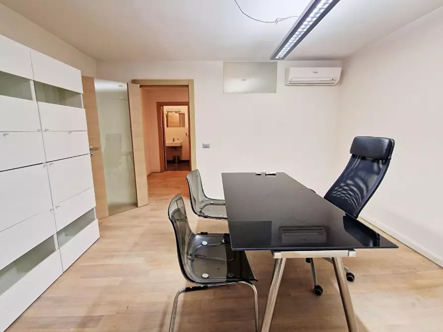 Immagine 9 di Ufficio in vendita  a Pisa