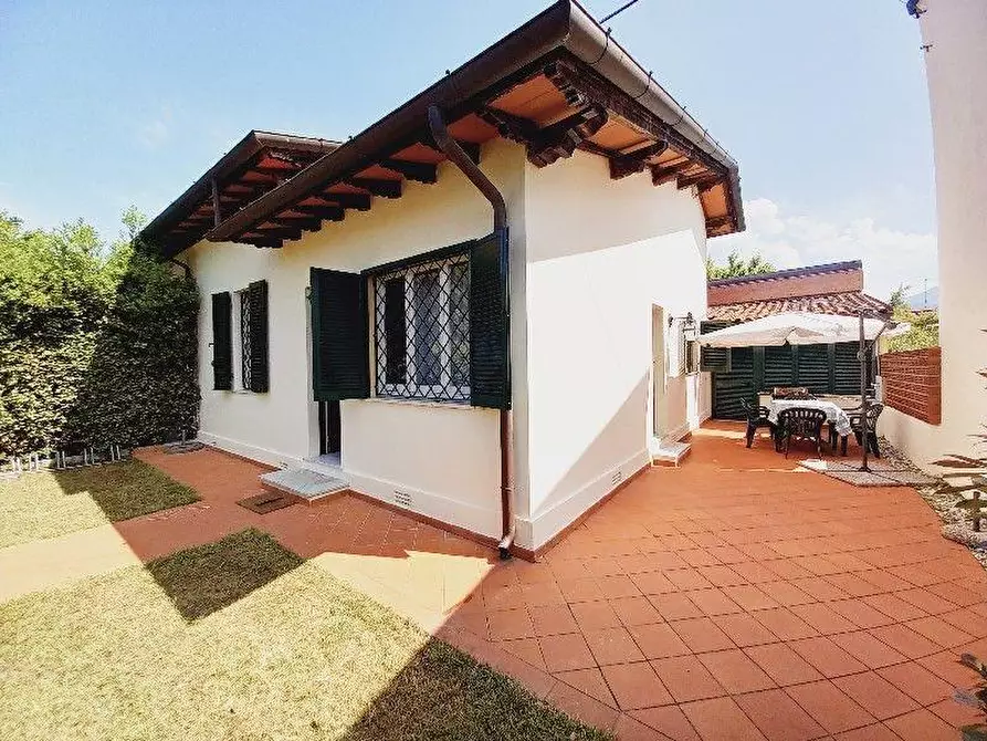 Immagine 6 di Casa bifamiliare in vendita  a Pietrasanta