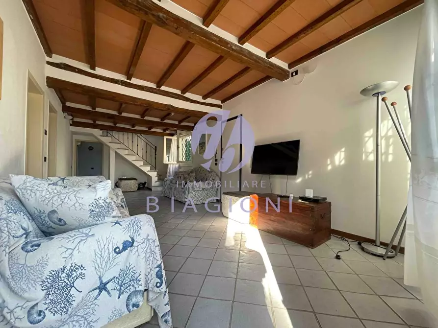 Immagine 8 di Casa bifamiliare in vendita  a Pietrasanta