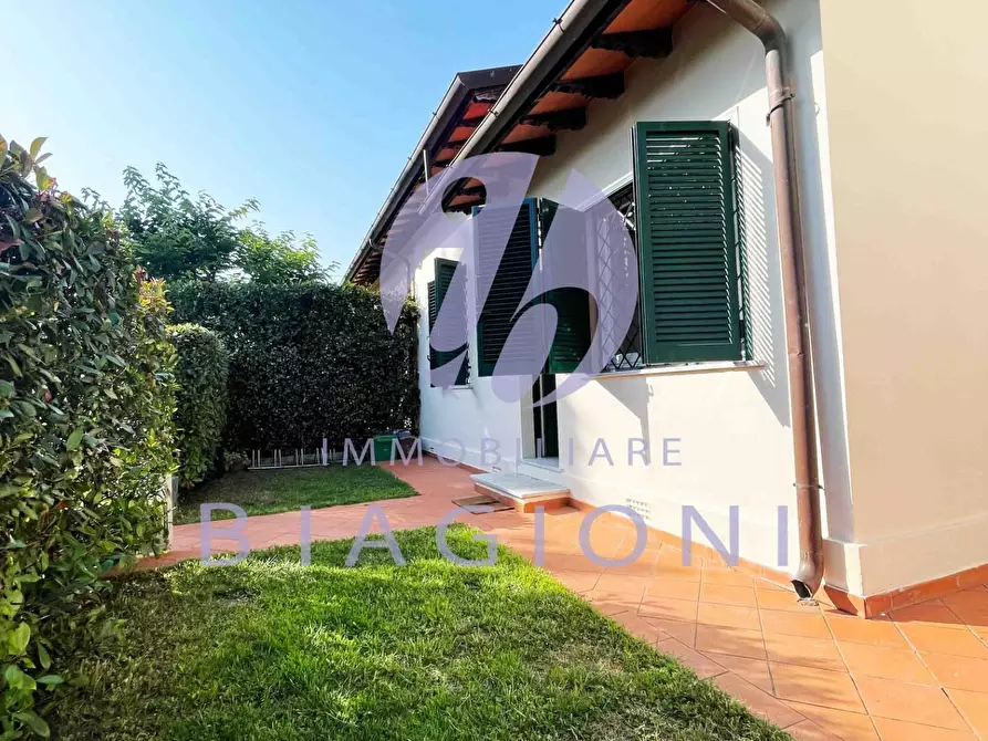 Immagine 2 di Casa bifamiliare in vendita  a Pietrasanta