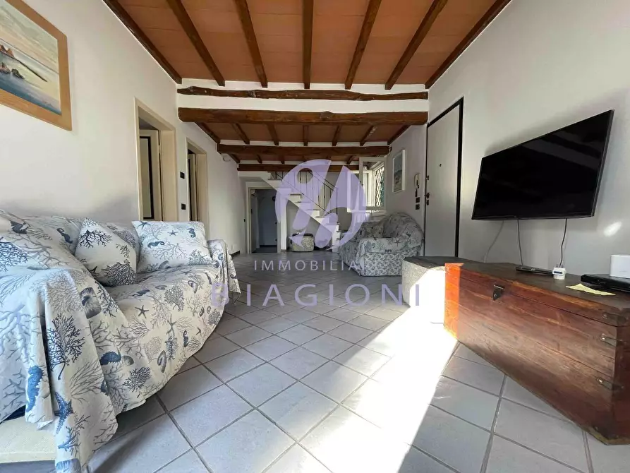 Immagine 7 di Casa bifamiliare in vendita  a Pietrasanta