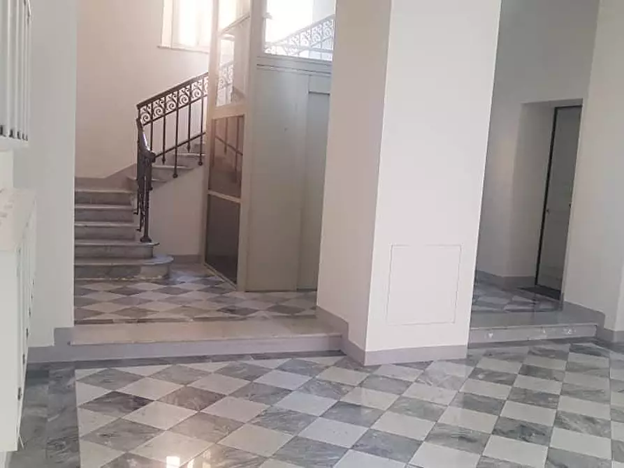 Immagine 11 di Appartamento in vendita  a Pisa