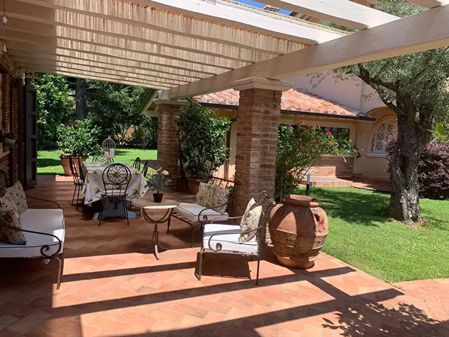 Immagine 22 di Villa in affitto  a Pietrasanta