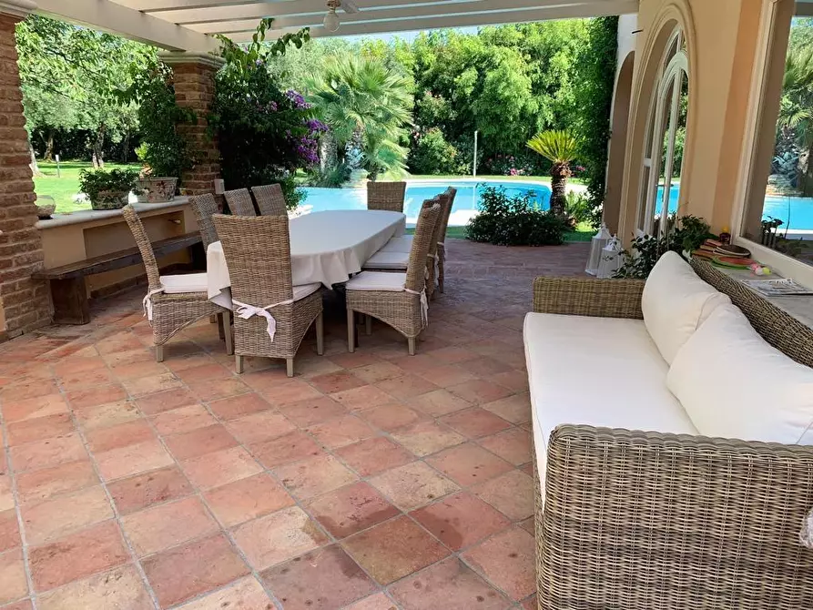 Immagine 2 di Villa in affitto  a Pietrasanta