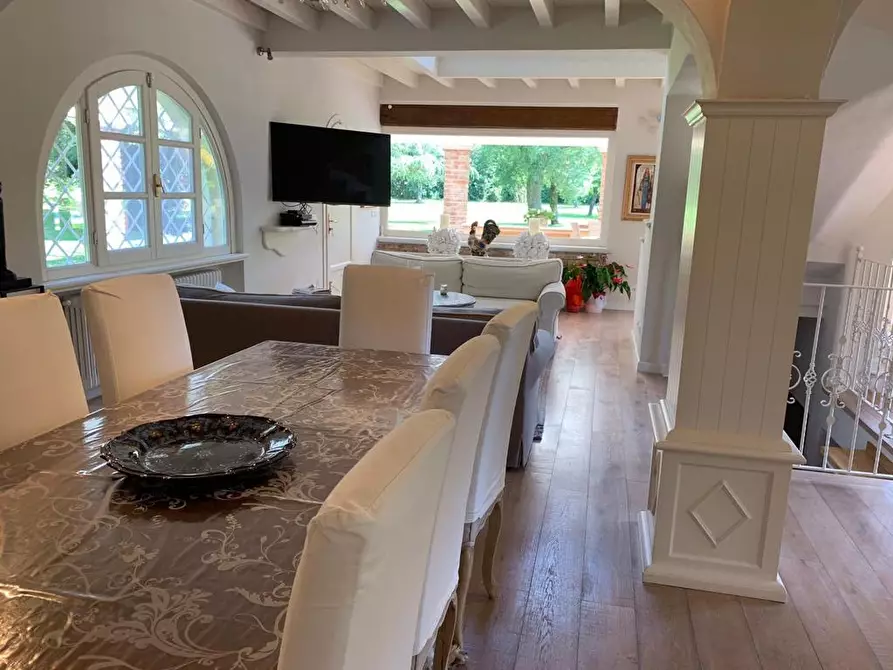 Immagine 4 di Villa in affitto  a Pietrasanta