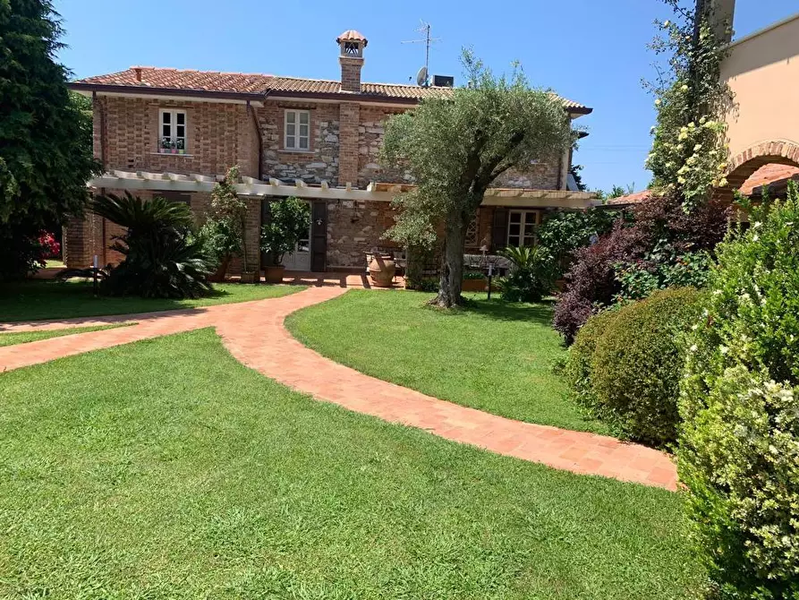 Immagine 21 di Villa in affitto  a Pietrasanta