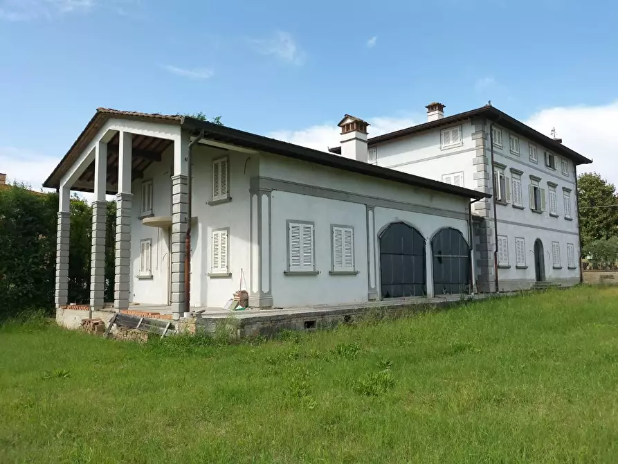 Immagine 11 di Villa in vendita  a Santa Maria A Monte