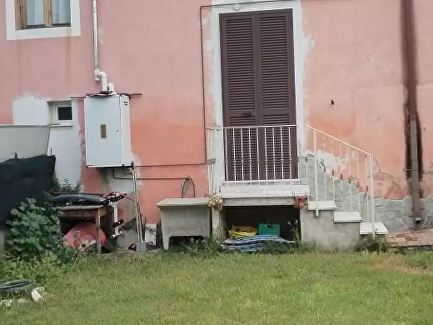 Immagine 1 di Casa semindipendente in vendita  a Massa