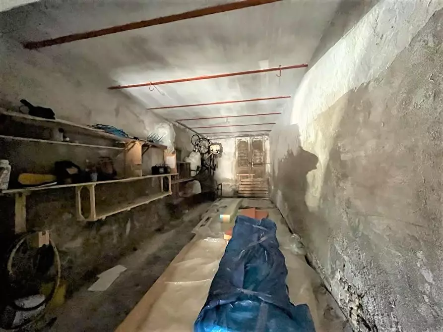 Immagine 4 di Locale commerciale in vendita  a Peccioli