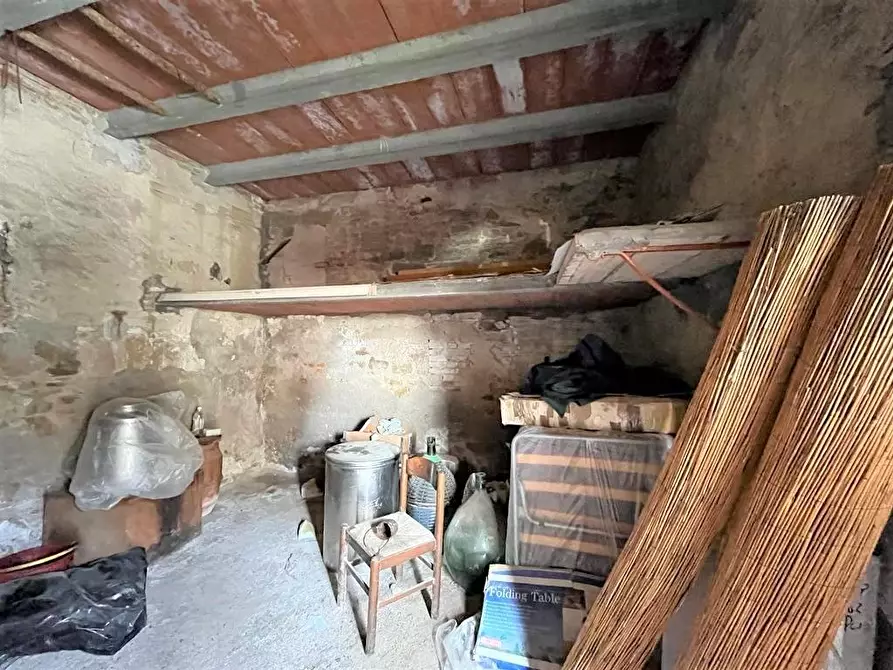 Immagine 3 di Locale commerciale in vendita  a Peccioli