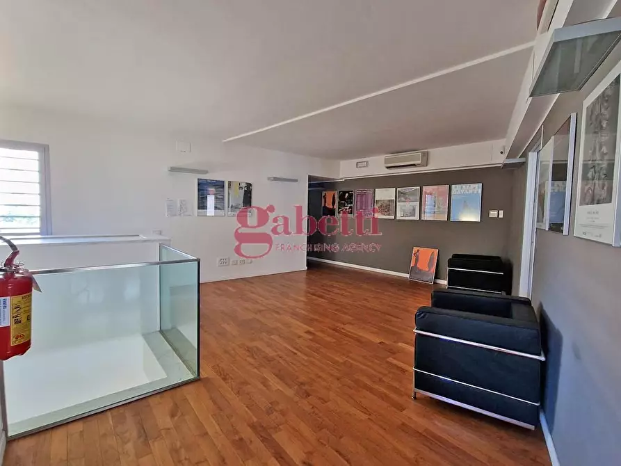 Immagine 8 di Locale commerciale in affitto  a Pisa