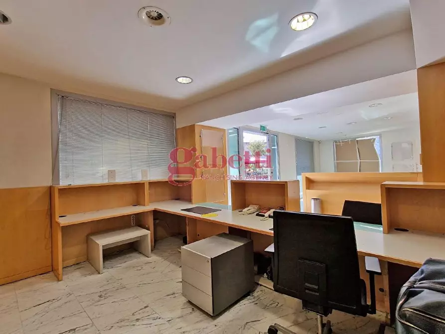 Immagine 10 di Locale commerciale in affitto  a Pisa