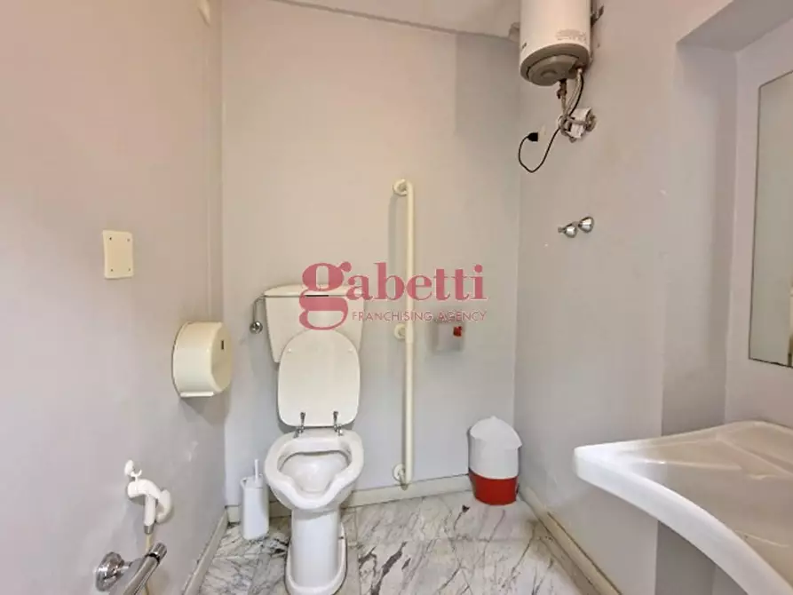 Immagine 5 di Locale commerciale in affitto  a Pisa