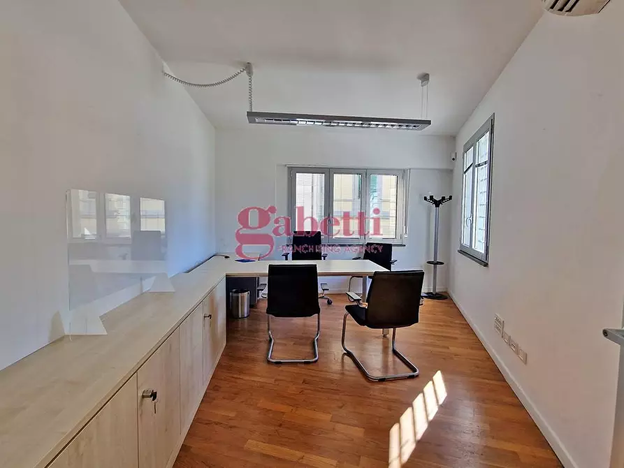 Immagine 6 di Locale commerciale in affitto  a Pisa