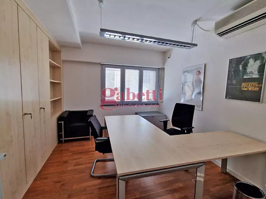 Immagine 11 di Locale commerciale in affitto  a Pisa