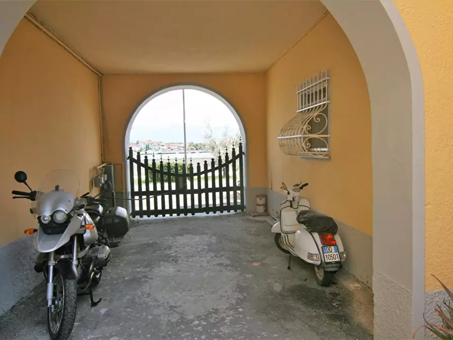 Immagine 41 di Casa semindipendente in affitto  a Ameglia